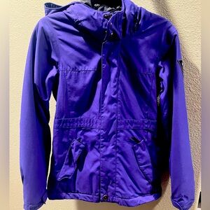 Bonfire women’s ski jacket. Has inner phone pocket with hidden zipper.